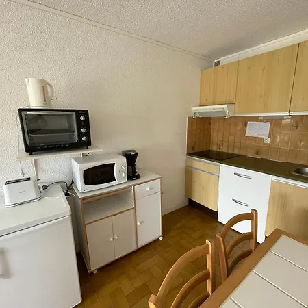 Ocean: Beachfront 2-star With Private Parking