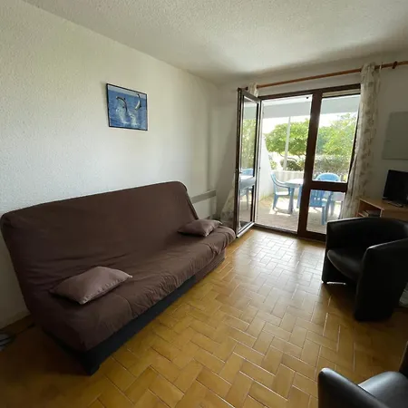 Apartment Ocean: Beachfront 2-star With Private Parking